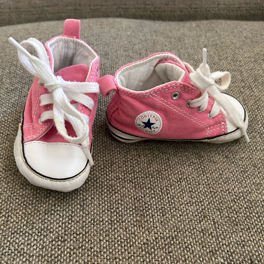 Converse Baby Crib Sneakers in Pink and White
